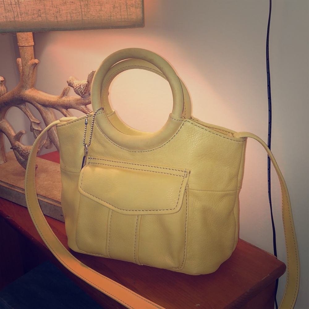 Fossil yellow purse.. solid leather, new no tag